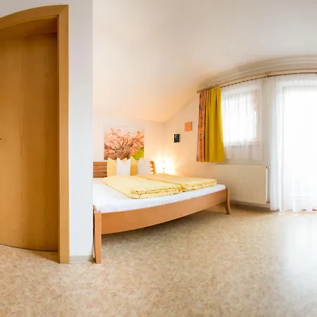 Apart-Pension Wasserfall Neustift im Stubaital Zimmer foto