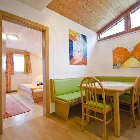 Apart-Pension Wasserfall Neustift im Stubaital Zimmer foto