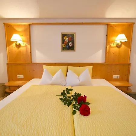 Apart-Pension Wasserfall Neustift im Stubaital Zimmer foto